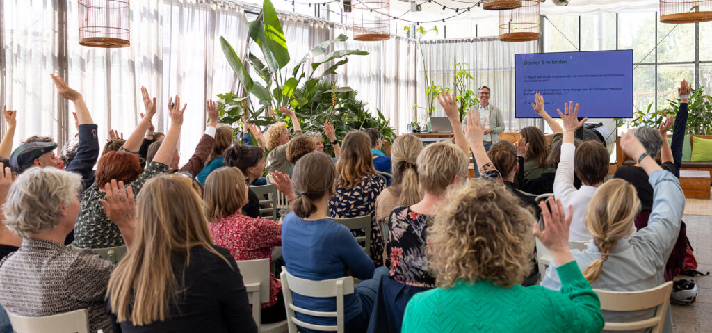 event, veel handen omhoog